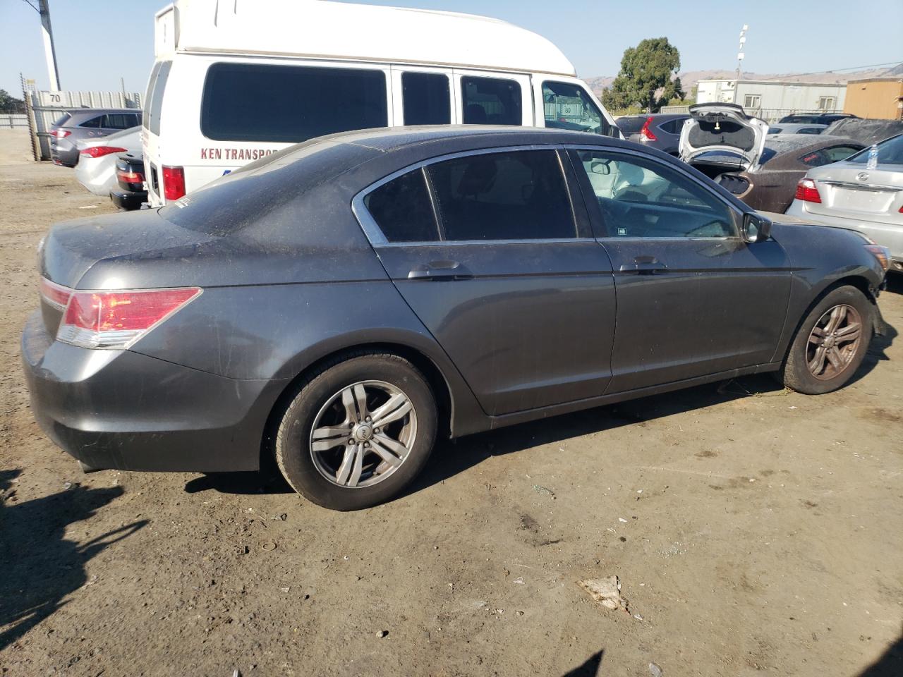 Изображение 3 2011 HONDA ACCORD LX 2011 с VIN 1HGCP2F33BA020554