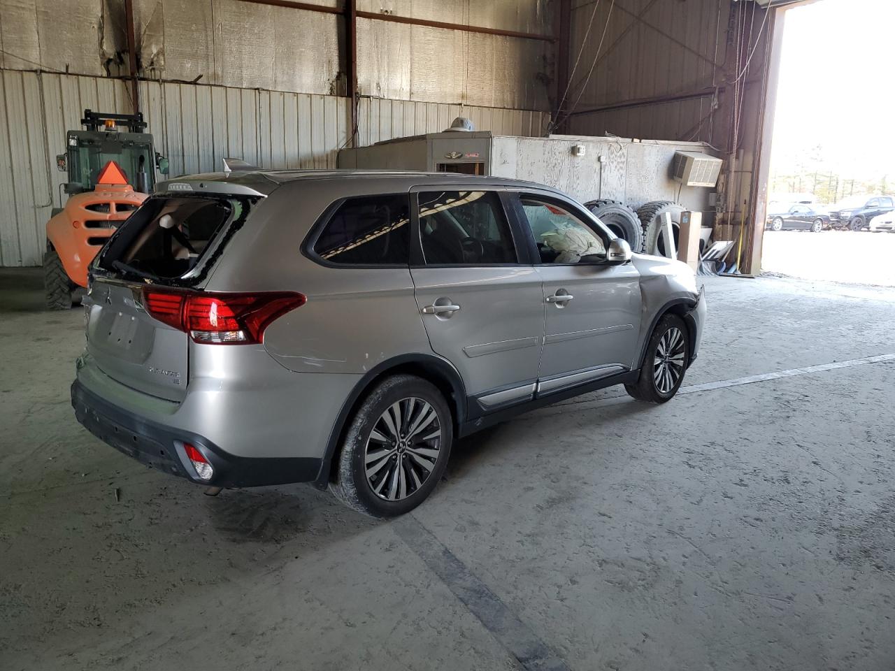 Изображение 3 2019 MITSUBISHI OUTLANDER SE 2019 с VIN JA4AD3A39KZ011428