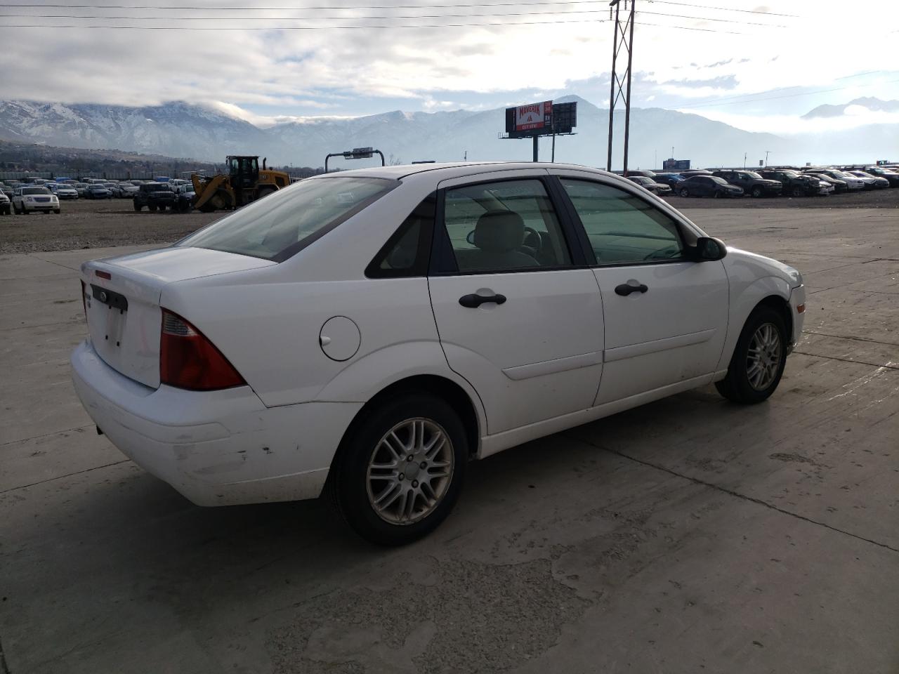 Image 3 of 2007 FORD FOCUS ZX4 2007 with VIN 1FAFP34N47W127750