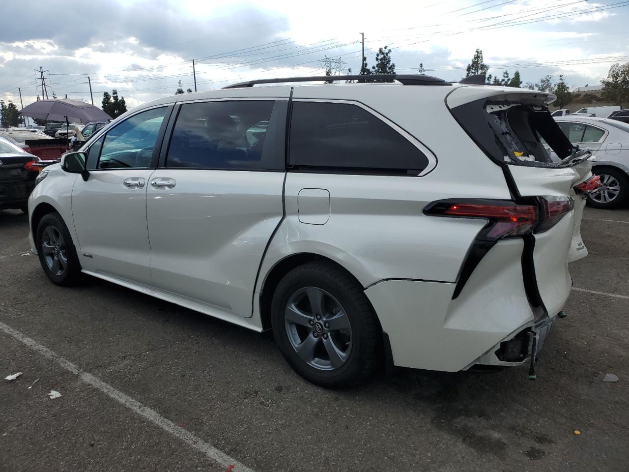Obraz 2 z 2021 TOYOTA SIENNA XLE 2021 z VIN 5TDYRKEC7MS018781