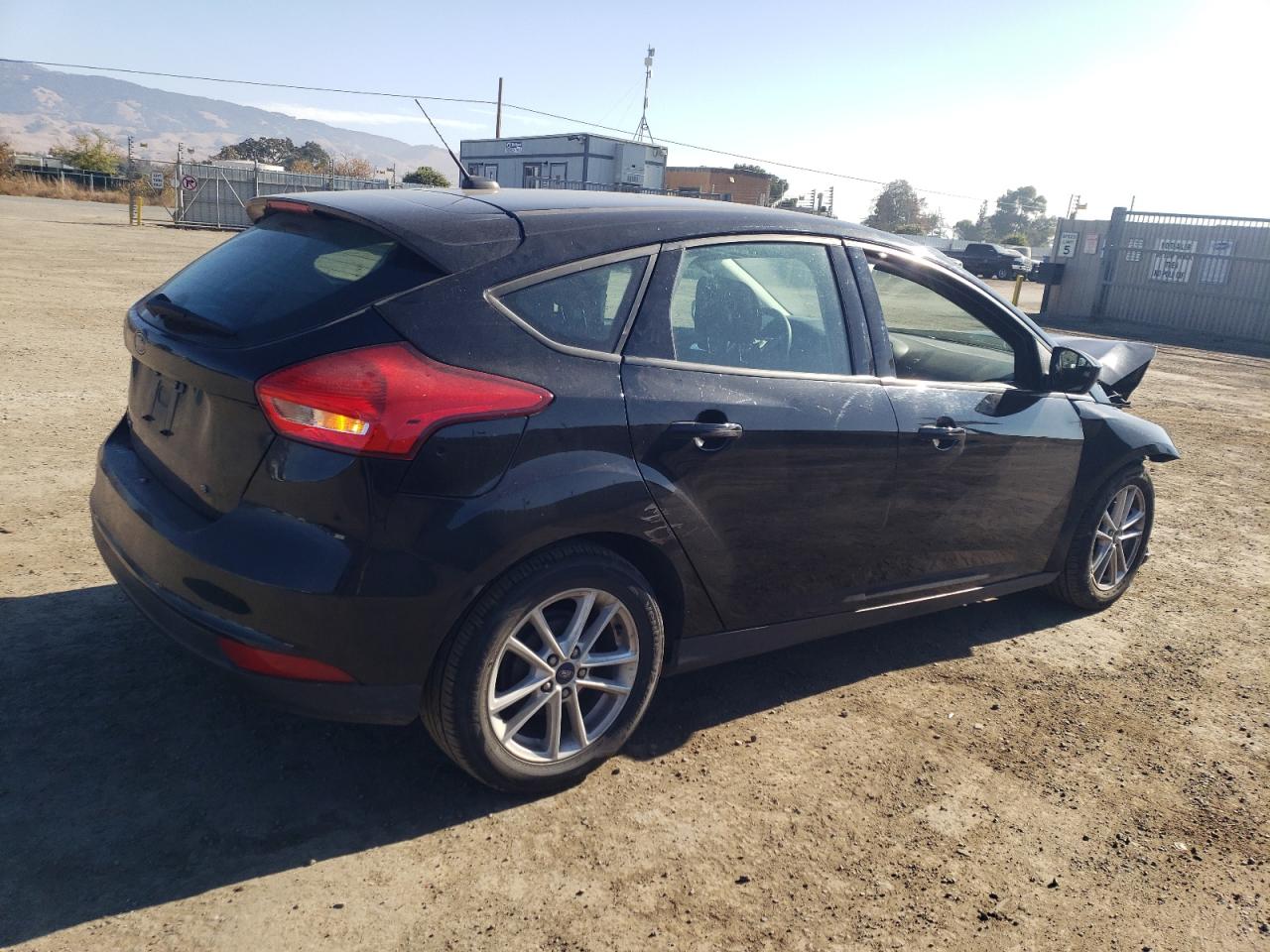 Obraz 3 z 2018 FORD FOCUS SE 2018 z VIN 1FADP3K23JL304006