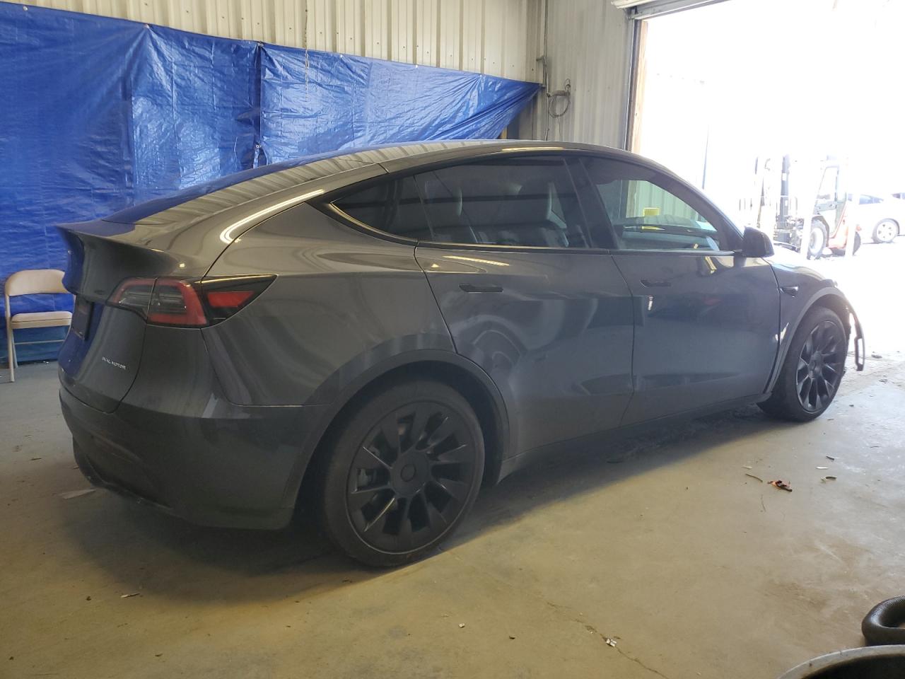 Изображение 3 2023 TESLA MODEL Y  2023 с VIN 7SAYGAEEXPF830895