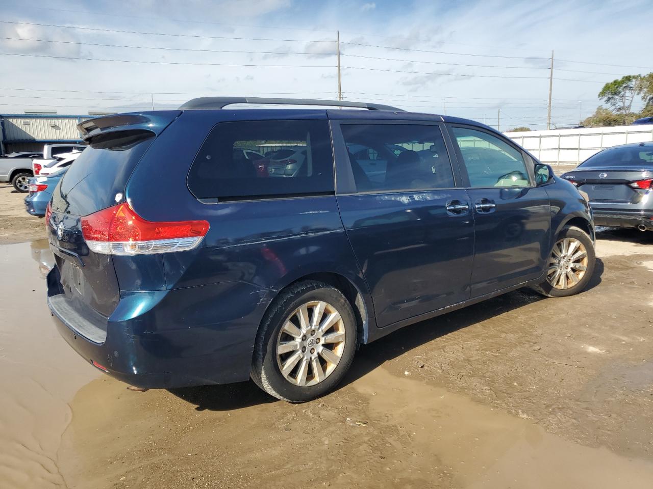 Изображение 3 2011 TOYOTA SIENNA XLE 2011 с VIN 5TDDK3DC0BS008245