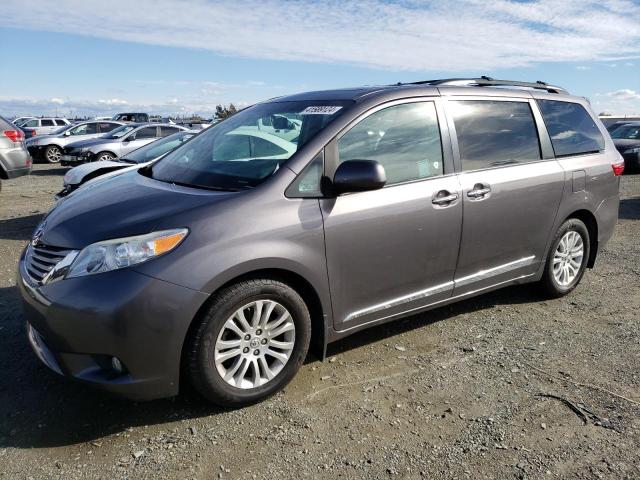 2017 TOYOTA SIENNA XLE 2017 image