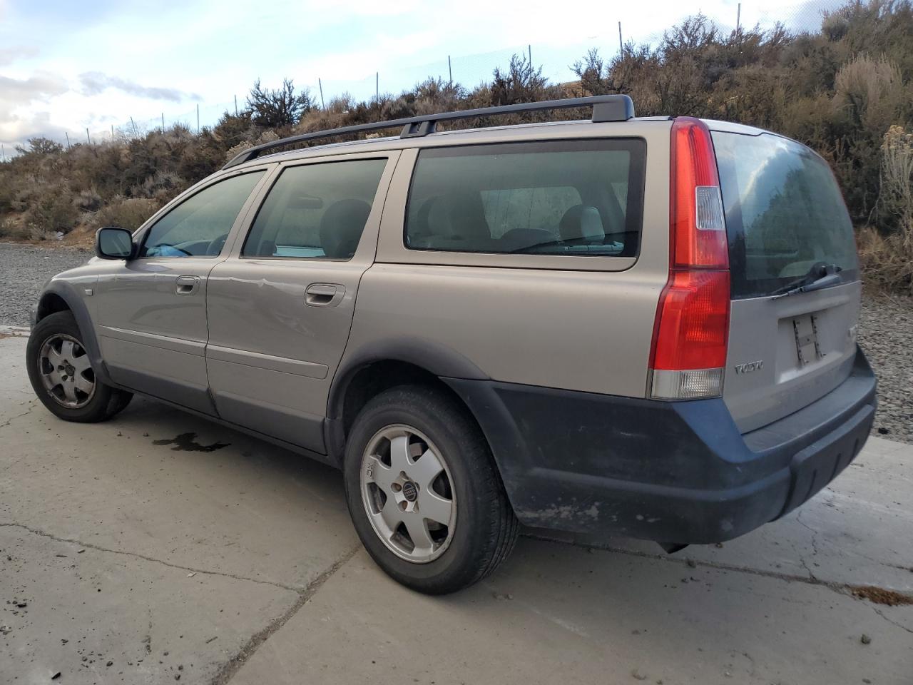 Obraz 2 z 2001 VOLVO V70 XC 2001 z VIN YV1SZ58D811028511