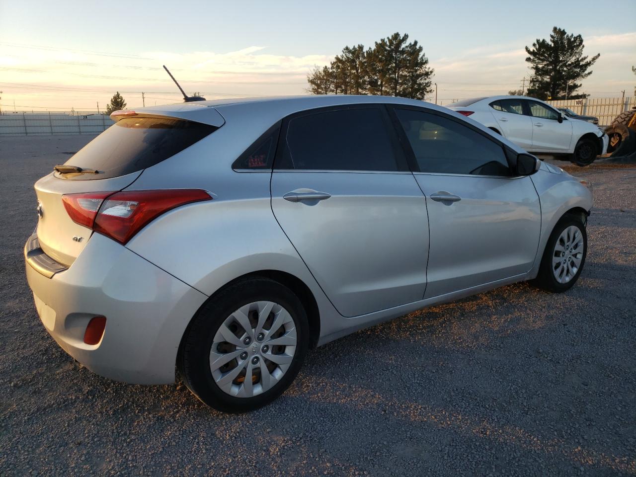 Изображение 3 2016 HYUNDAI ELANTRA GT 2016 с VIN KMHD35LH1GU280954