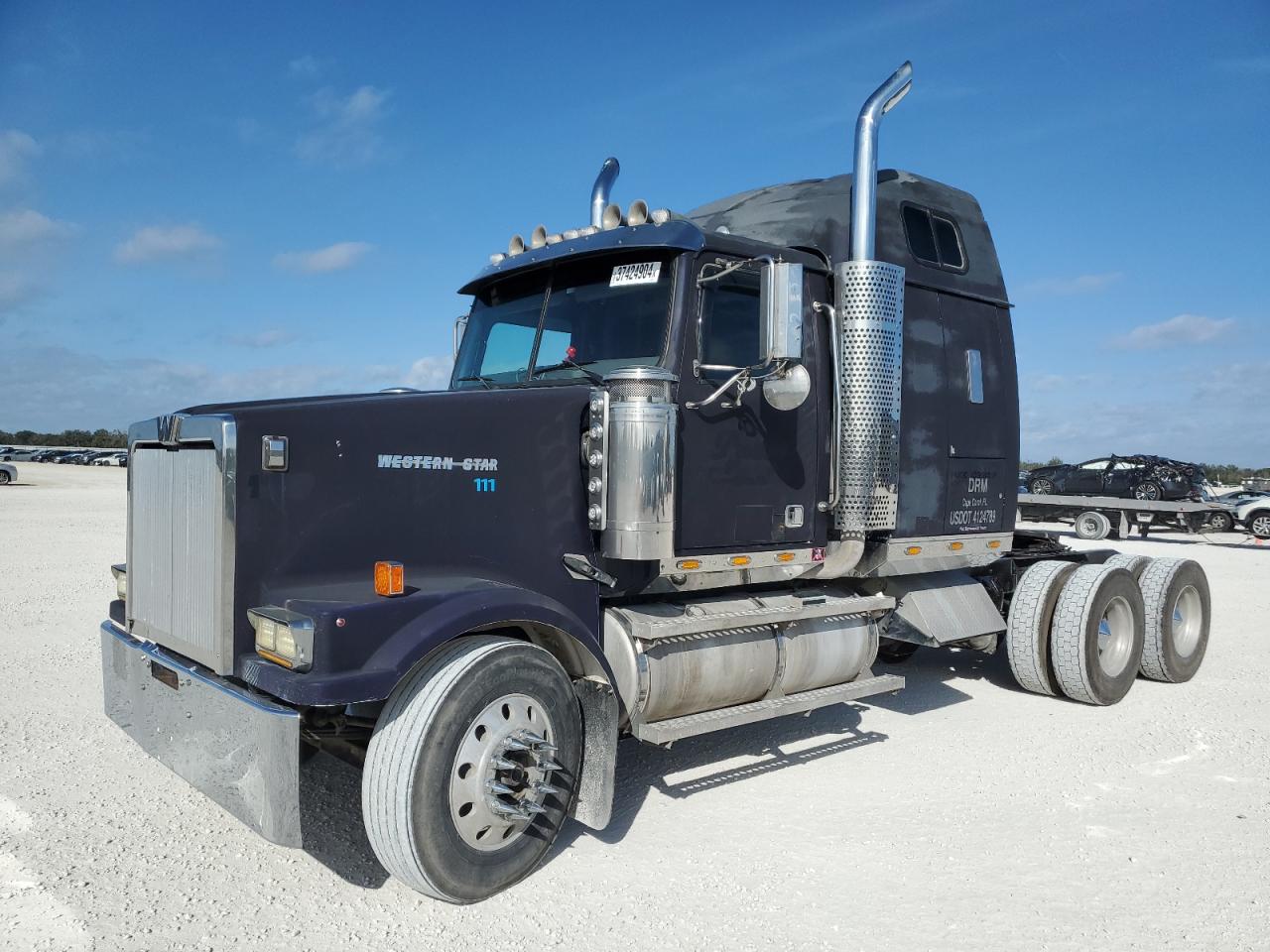 Obraz 2 z 2001 WESTERN STAR/AUTO CAR CONVENTIONAL 4900 2001 z VIN 5CKPDD2H91C100189