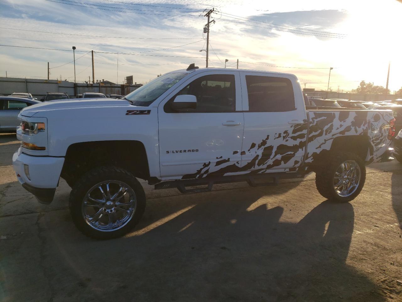 Изображение 1 2018 CHEVROLET SILVERADO K1500 LT 2018 с VIN 3GCUKREC6JG517240
