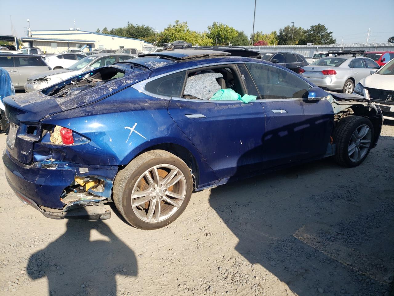 Image 3 of Tesla Model S 2015 with VIN 5YJSA1E28FF112996