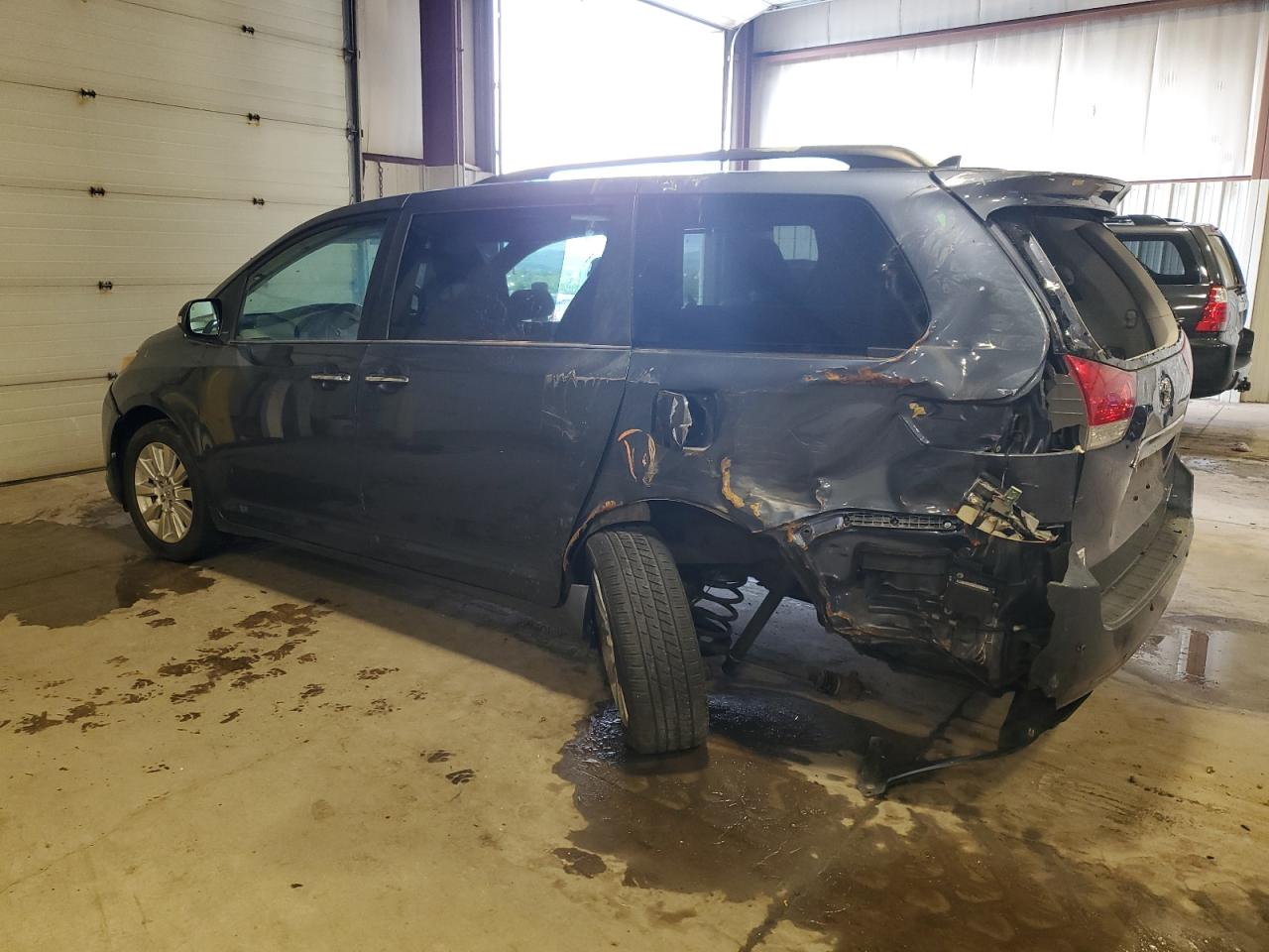 Image 2 of 2013 TOYOTA SIENNA XLE 2013 with VIN 5TDDK3DC4DS064658