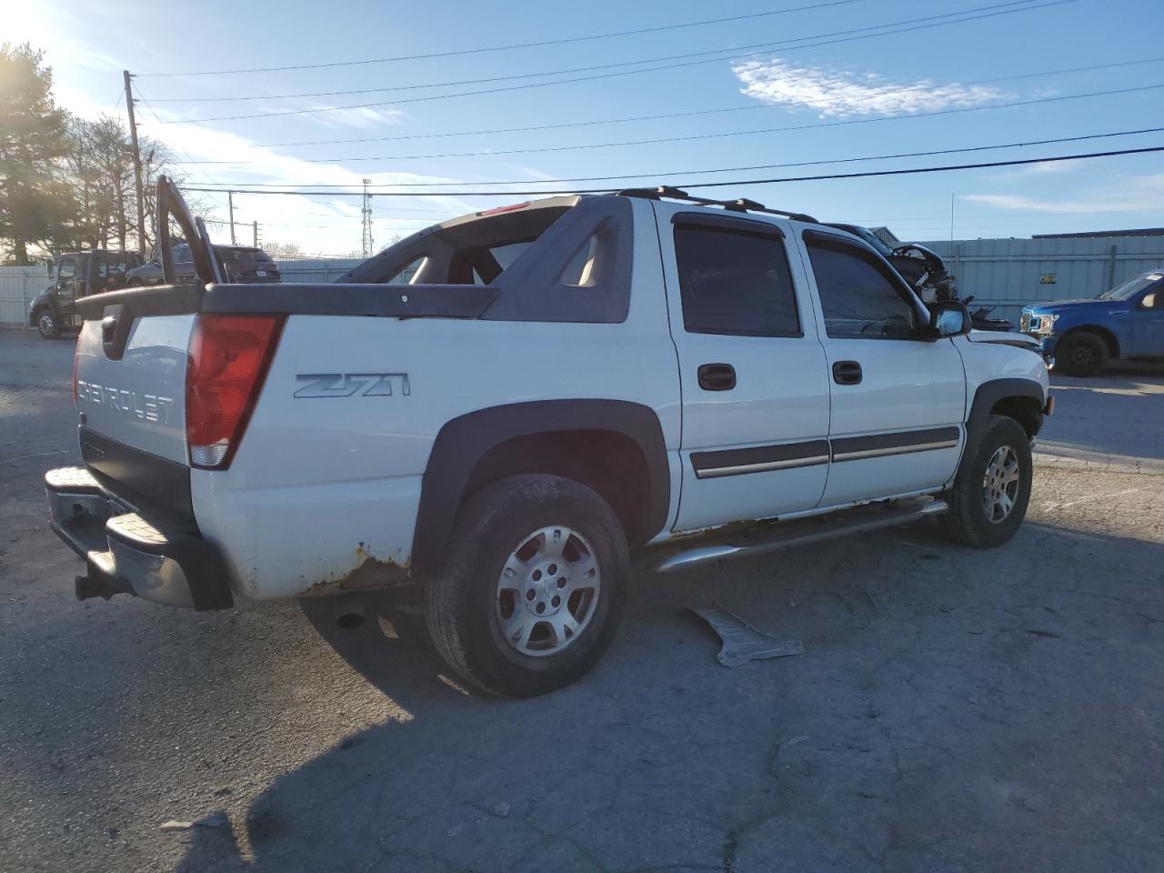 Image 3 of 2004 CHEVROLET AVALANCHE K1500 2004 with VIN 3GNEK12T64G239901