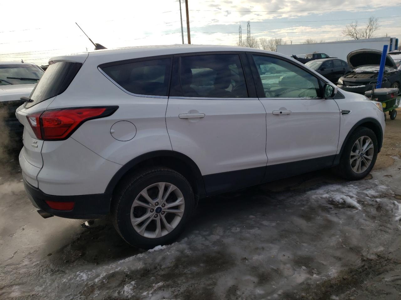 Image 3 of 2019 FORD ESCAPE SE 2019 with VIN 1FMCU0GD5KUC24348