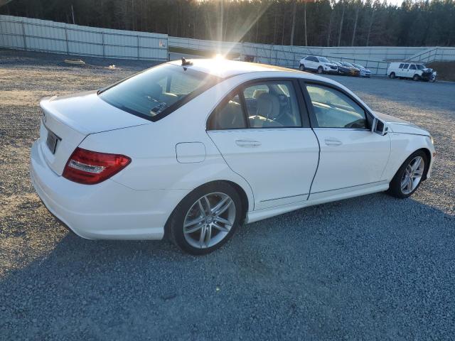 Obraz 3 z 2014 MERCEDES-BENZ C 250 2014 z VIN WDDGF4HB3ER306791