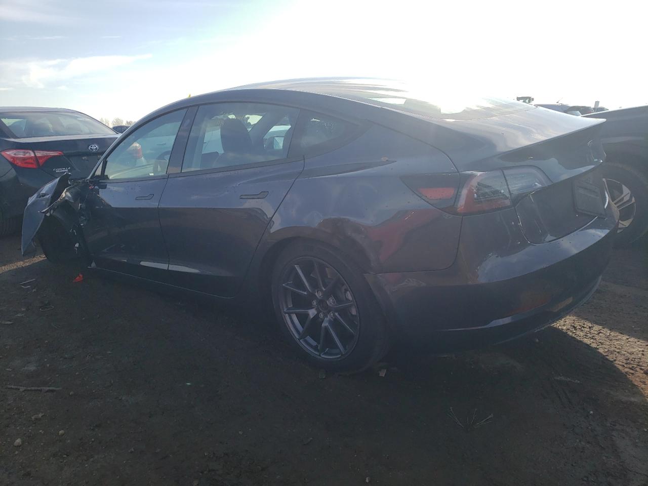 Изображение 2 Tesla Model 3 2023 с VIN 5YJ3E1EA1PF437703