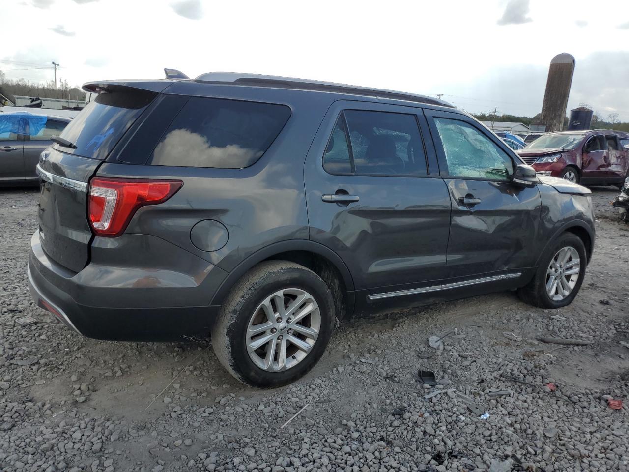 Image 3 of 2017 FORD EXPLORER XLT 2017 with VIN 1FM5K7D85HGD62171