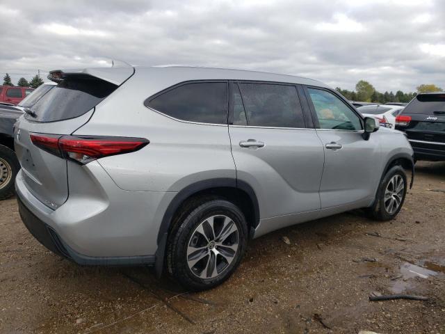 Obraz 3 z 2021 TOYOTA HIGHLANDER XLE 2021 z VIN 5TDGZRBH9MS142622