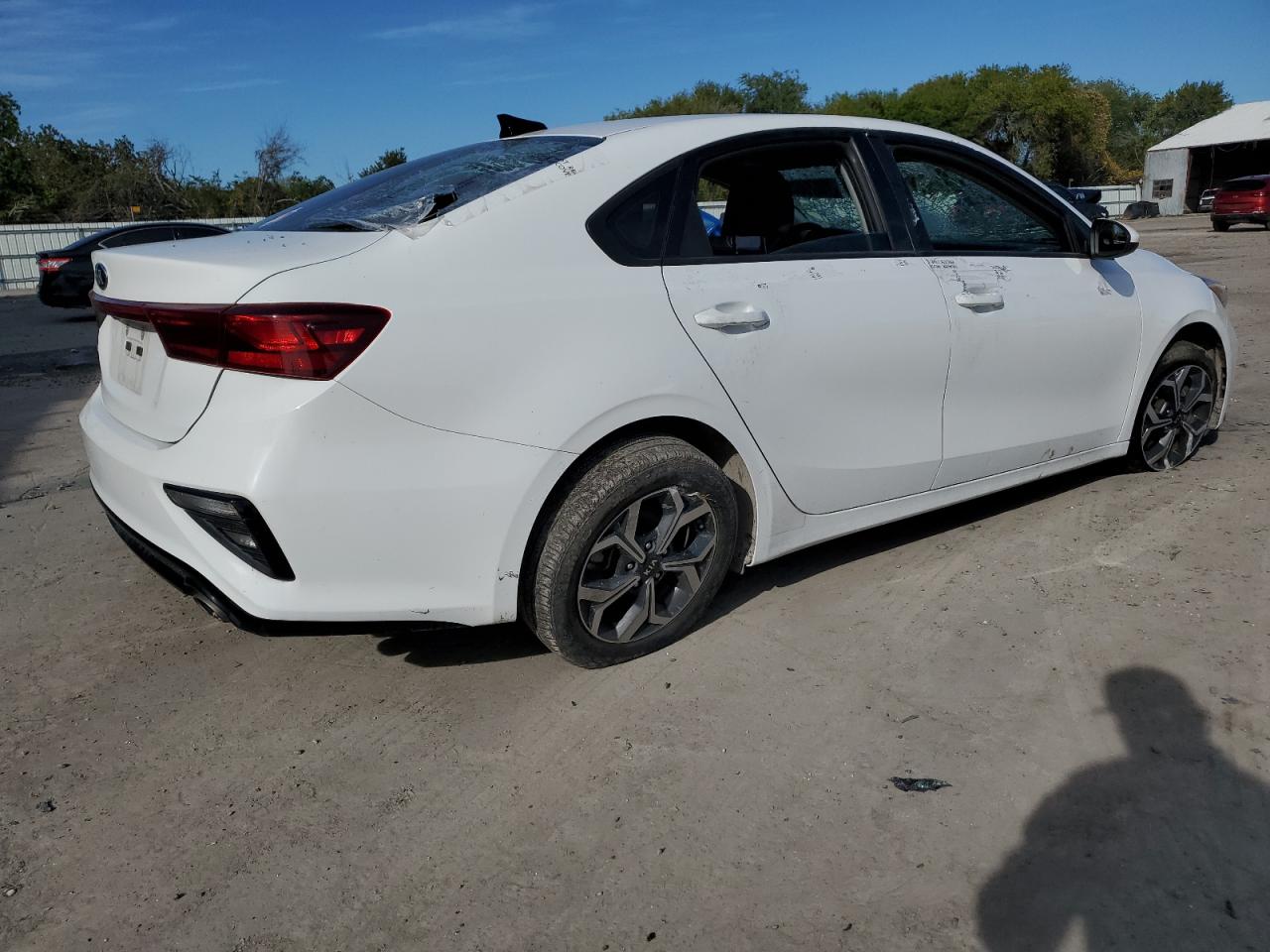 Image 3 of Kia Forte Fe 2021 with VIN 3KPF24ADXME350066