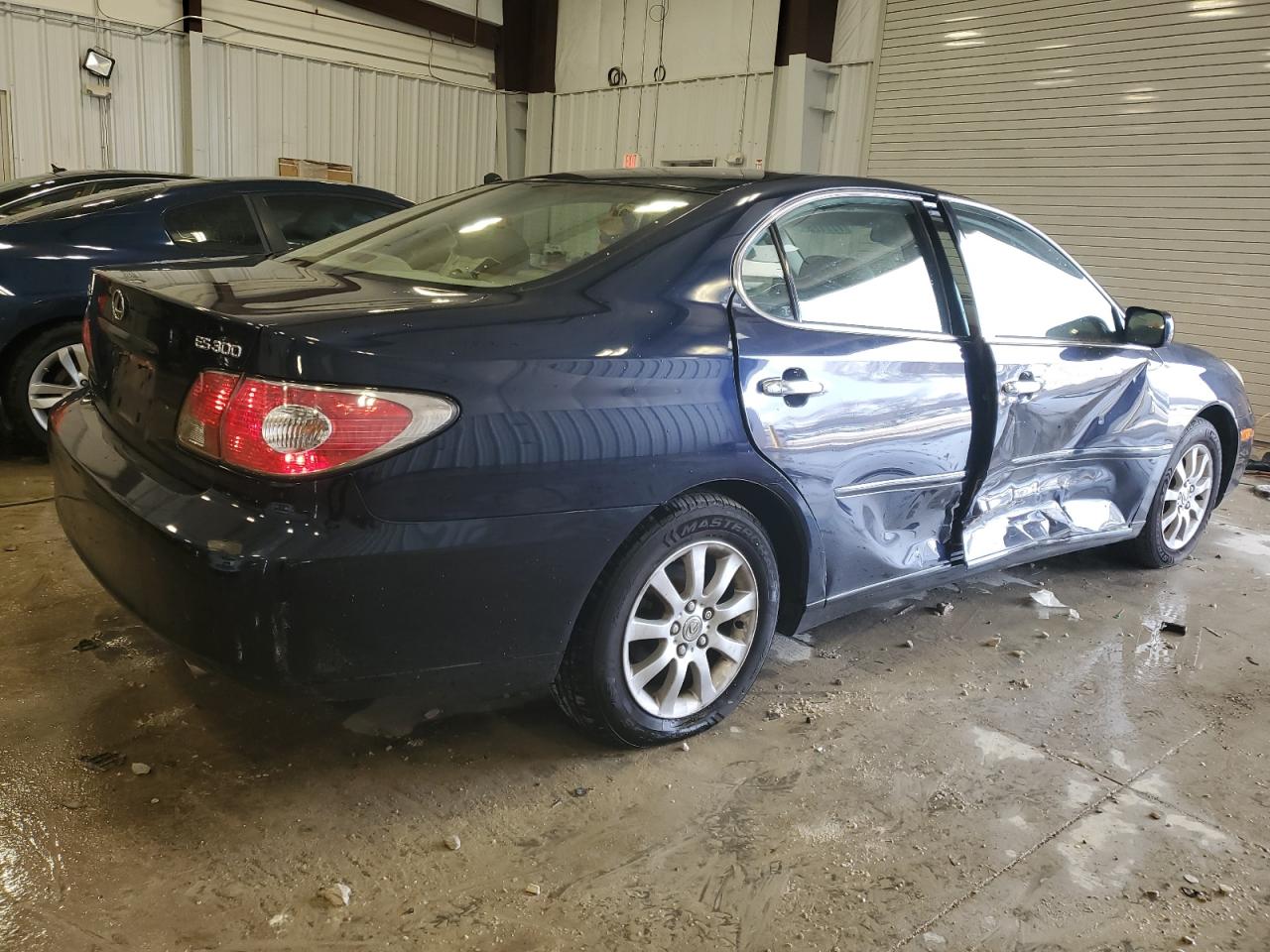 Image 3 of 2002 LEXUS ES 300 2002 with VIN JTHBF30G320085228