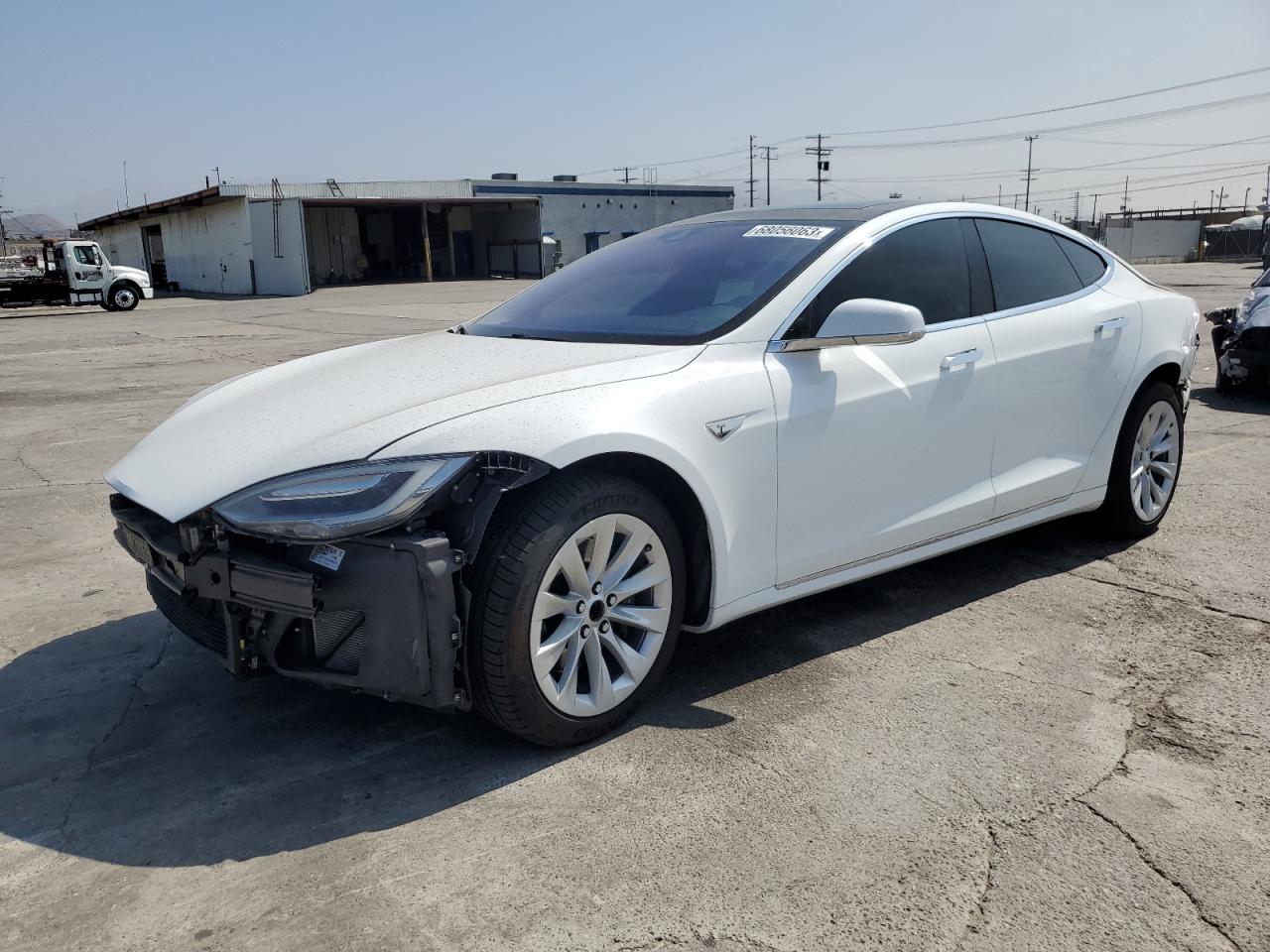 Obraz 1 z 2016 TESLA MODEL S  2016 z VIN 5YJSA1E15GF140778