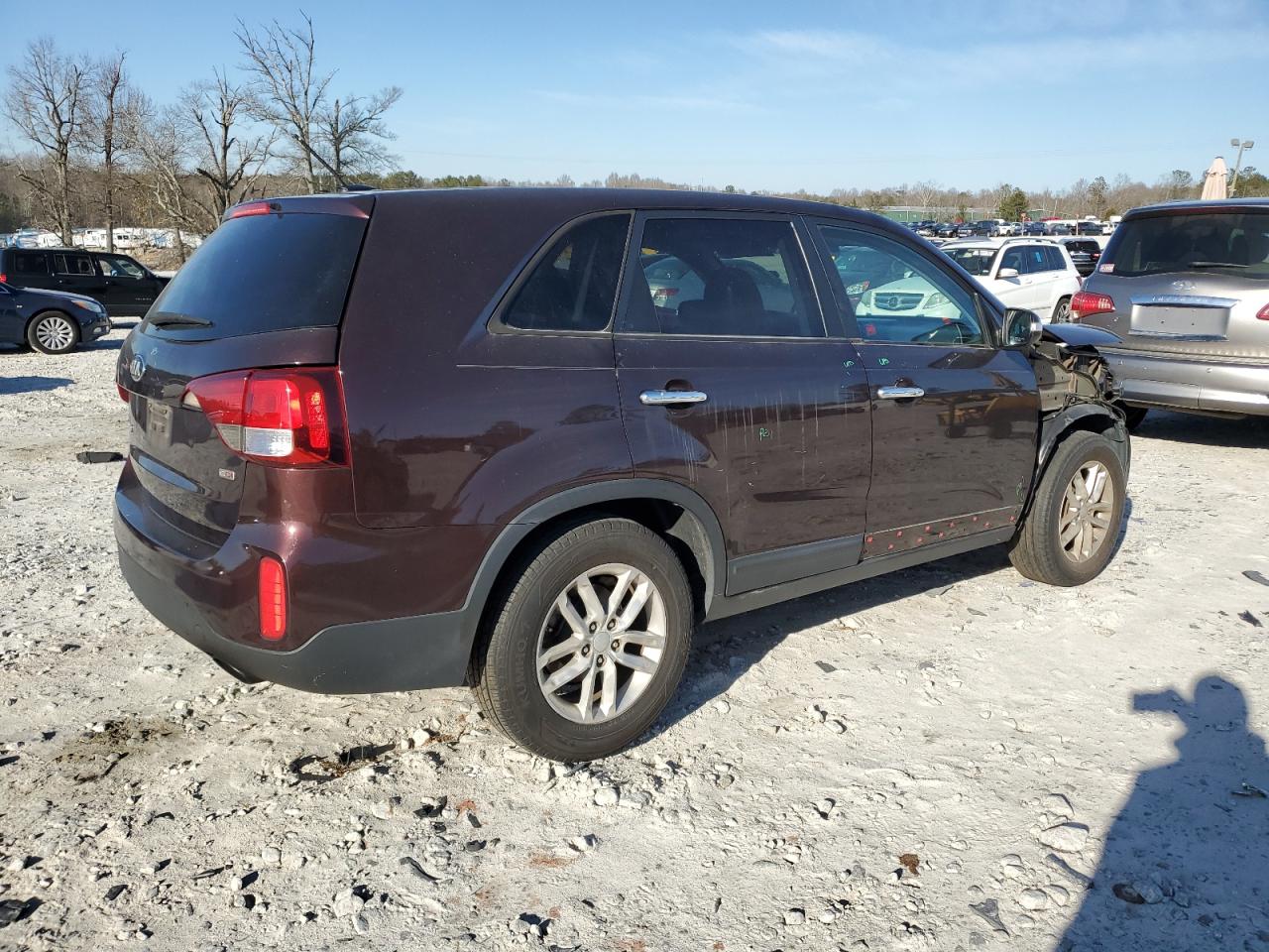 Image 3 of 2015 KIA SORENTO LX 2015 with VIN 5XYKT3A6XFG577870