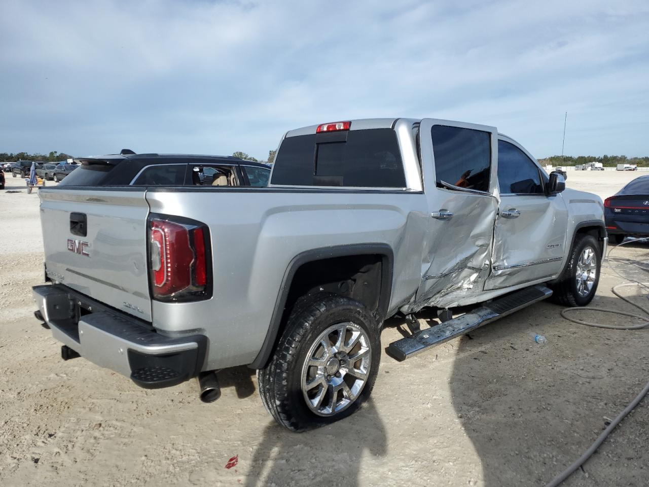 Obraz 3 z 2018 GMC SIERRA C1500 DENALI 2018 z VIN 3GTP1PEC7JG233393