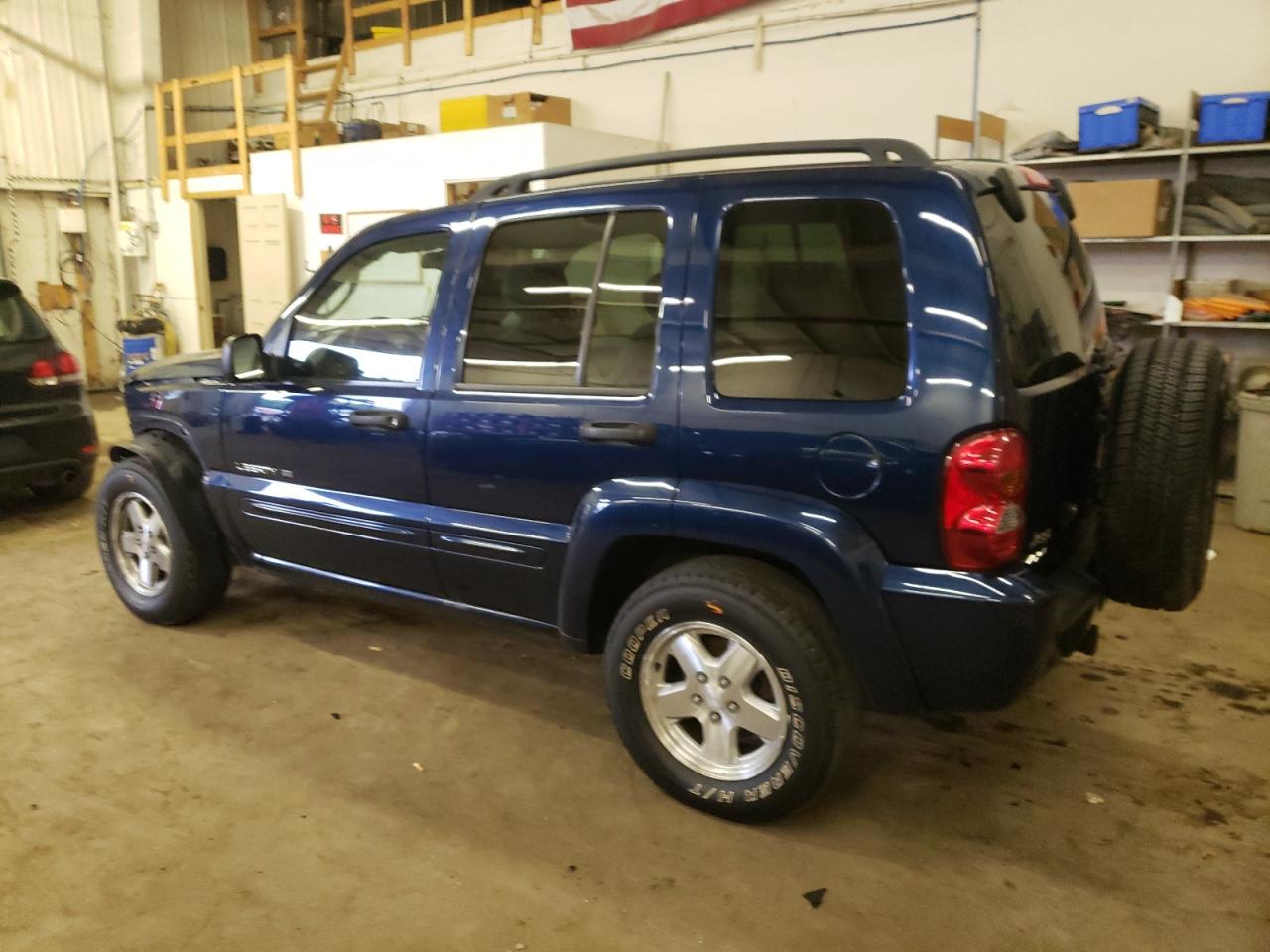 Изображение 2 2003 JEEP LIBERTY LIMITED 2003 с VIN 1J4GL58K83W702281