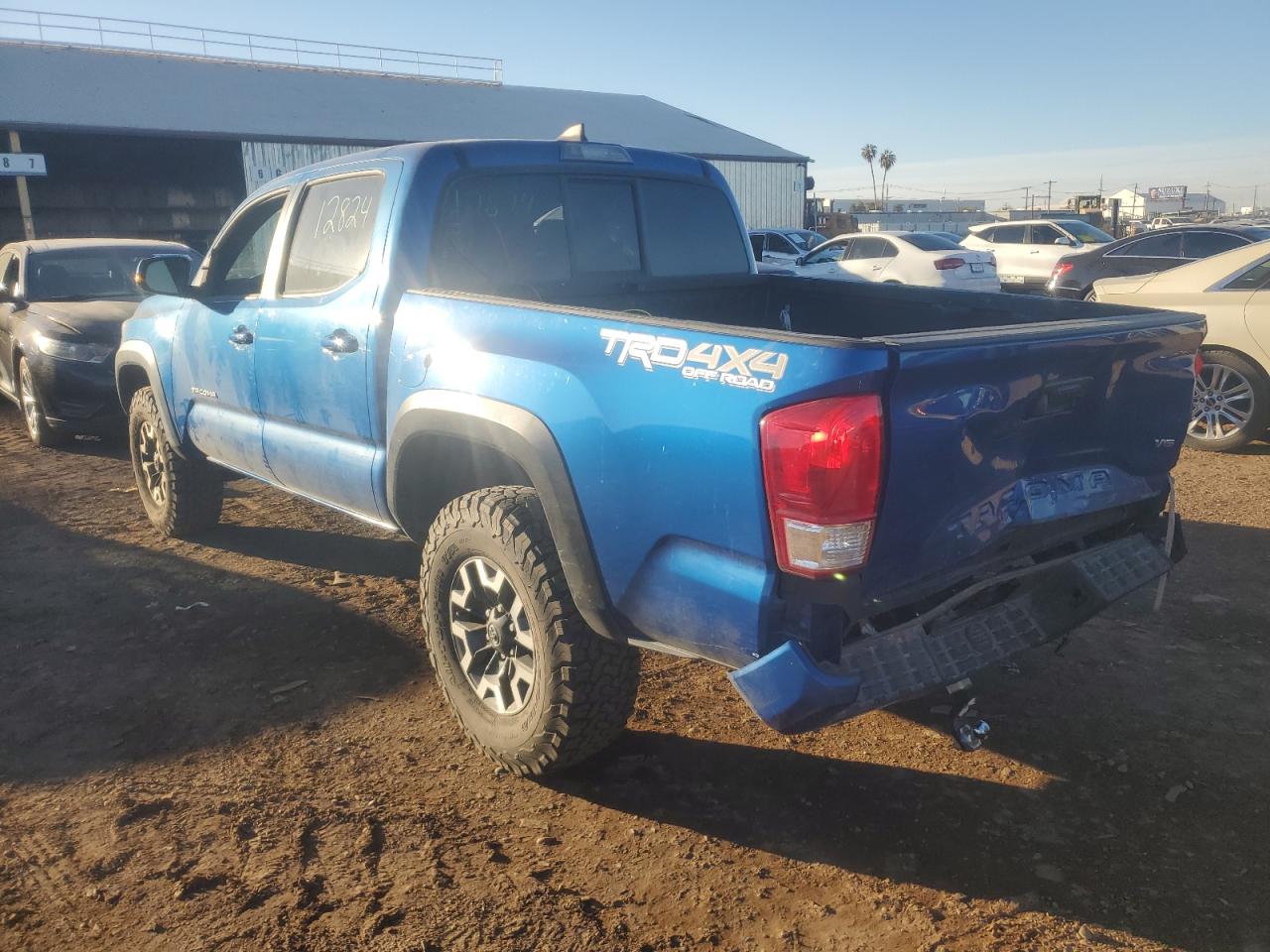 Image 2 of 2016 TOYOTA TACOMA DOUBLE CAB 2016 with VIN 3TMCZ5AN8GM016643