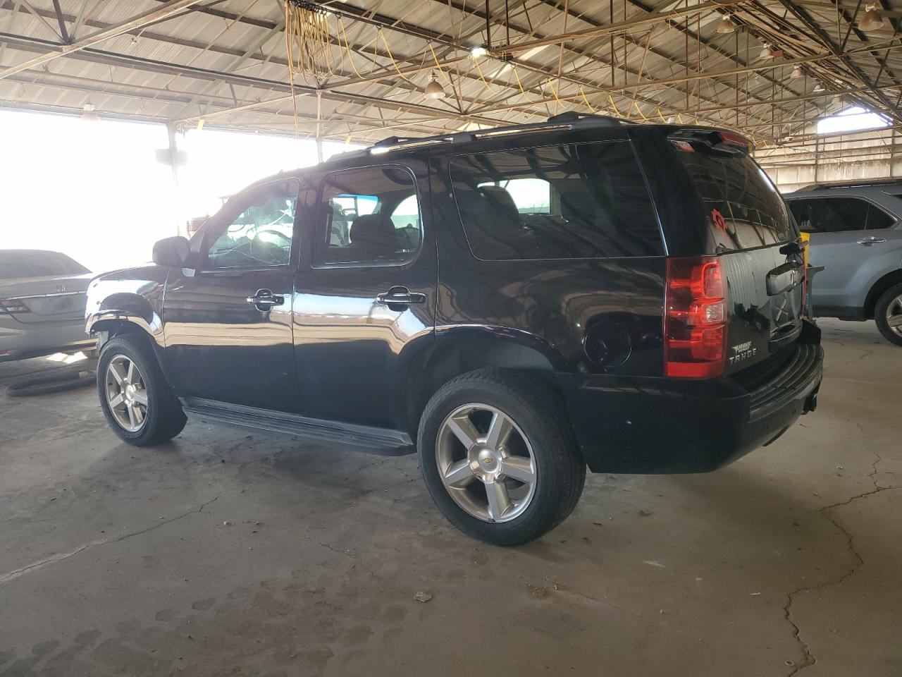 Изображение 2 2013 CHEVROLET TAHOE C1500  LS 2013 с VIN 1GNSCAE07DR169925