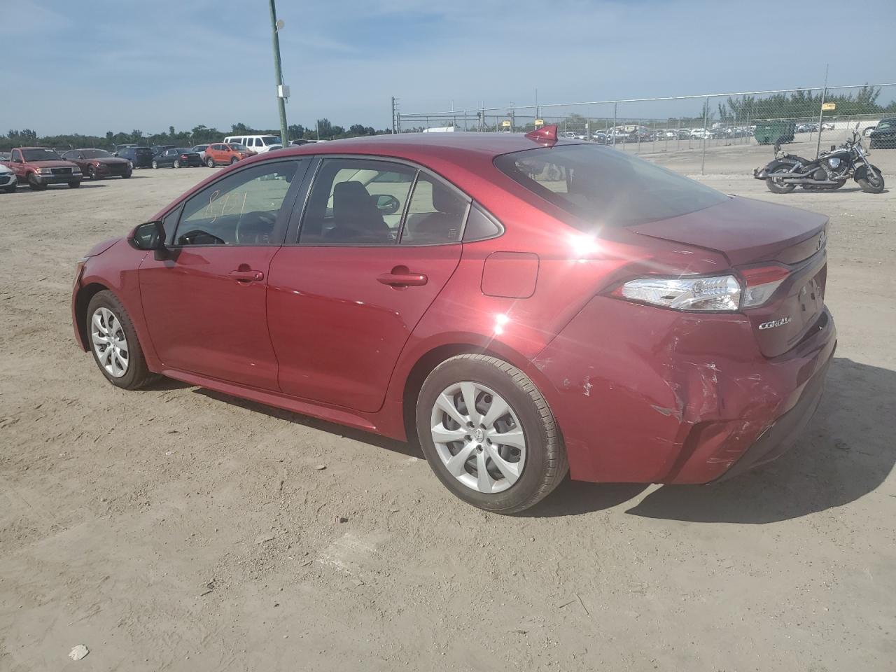 Изображение 2 2022 TOYOTA COROLLA LE 2022 с VIN JTDEPMAE7NJ219011