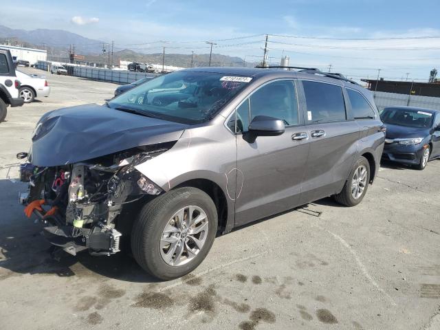2022 TOYOTA SIENNA XLE 2022 image