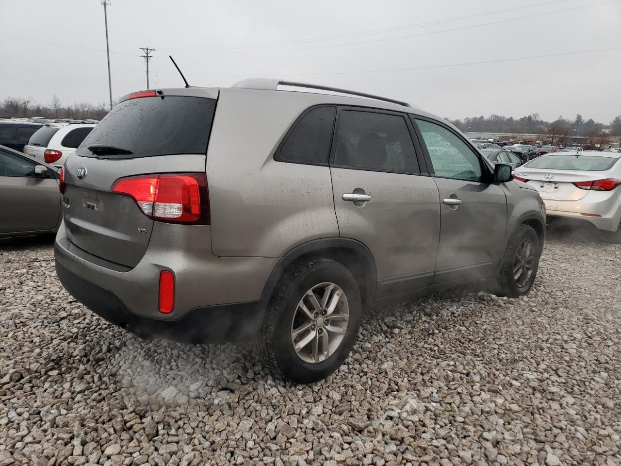 Image 3 of 2015 KIA SORENTO LX 2015 with VIN 5XYKTDA75FG604018
