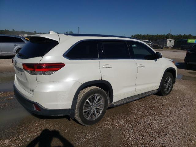 Image 3 of 2018 TOYOTA HIGHLANDER SE 2018 with VIN 5TDKZRFH7JS548088