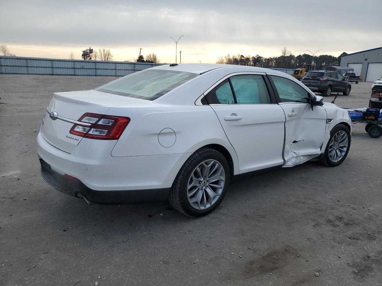 Изображение 3 2017 FORD TAURUS LIMITED 2017 с VIN 1FAHP2F81HG119210