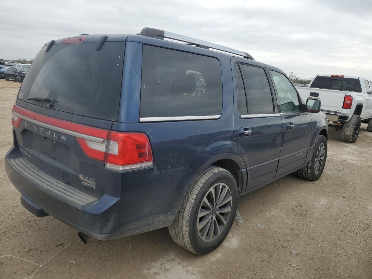 Obraz 3 z 2015 LINCOLN NAVIGATOR  2015 z VIN 5LMJJ2HT3FEJ13053