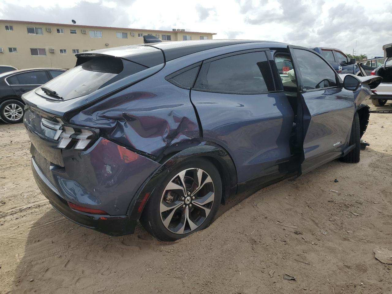 Obraz 3 z 2021 FORD MUSTANG MACH-E PREMIUM 2021 z VIN 3FMTK3R70MMA35743