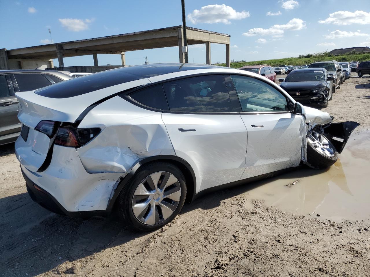 Изображение 3 2023 TESLA MODEL Y  2023 с VIN 7SAYGDEE2PA161715
