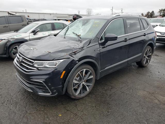 Image 1 of 2024 VOLKSWAGEN TIGUAN SEL R-LINE BLACK 2024 with VIN 3VV4B7AX2RM020102