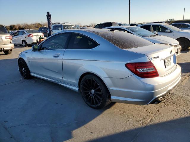 Obraz 2 z 2012 MERCEDES-BENZ C 250 2012 z VIN WDDGJ4HB7CF776674