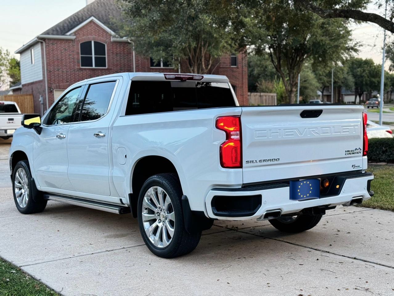 Image 3 of 2021 CHEVROLET SILVERADO K1500 HIGH COUNTRY 2021 with VIN 3GCUYHED4MG205844