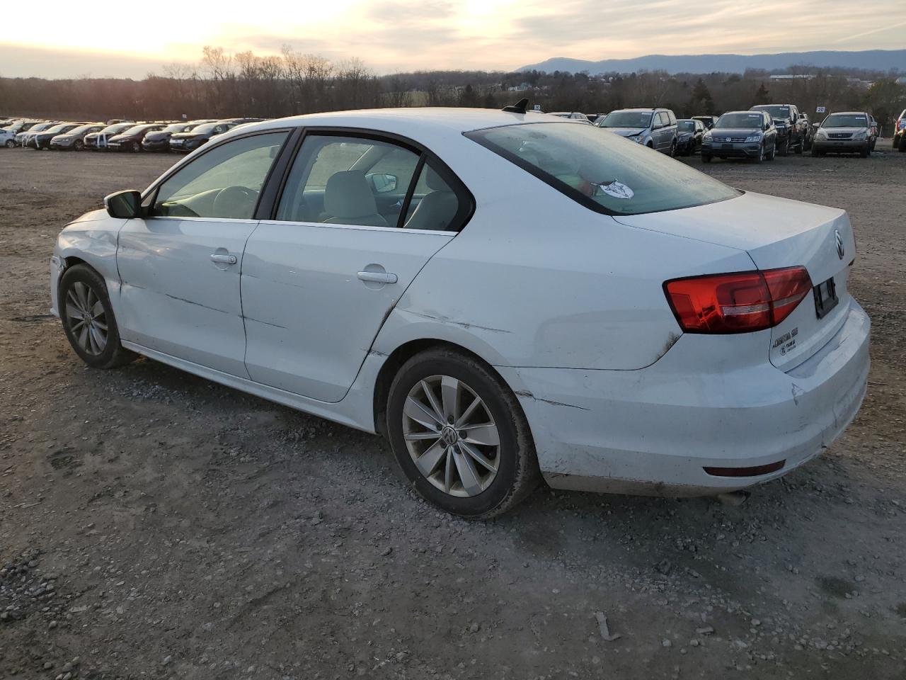 Image 2 of 2015 VOLKSWAGEN JETTA SE 2015 with VIN 3VWD17AJ1FM412347