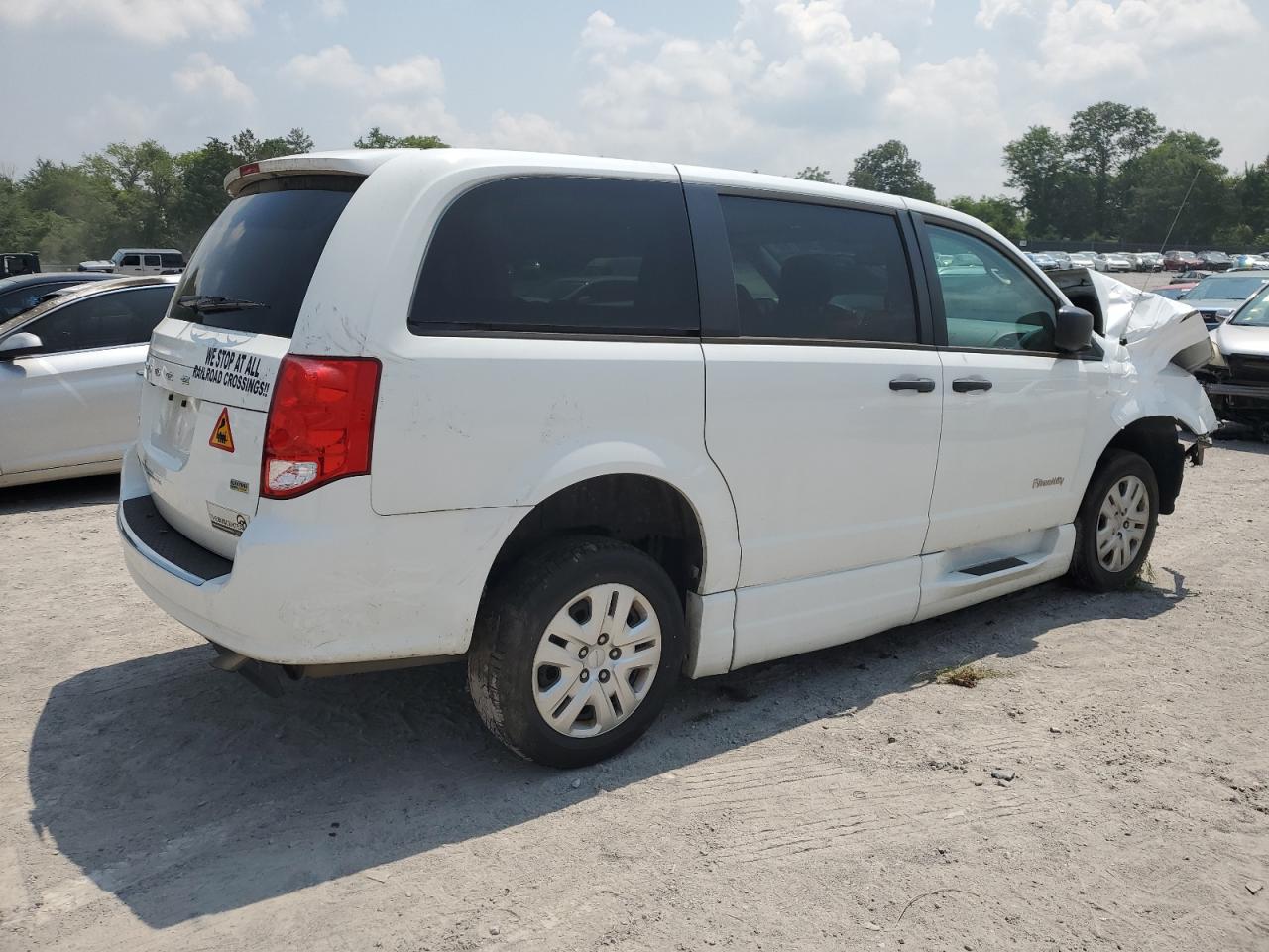 Image 3 of 2019 DODGE GRAND CARAVAN SE 2019 with VIN 2C7WDGBG1KR800805