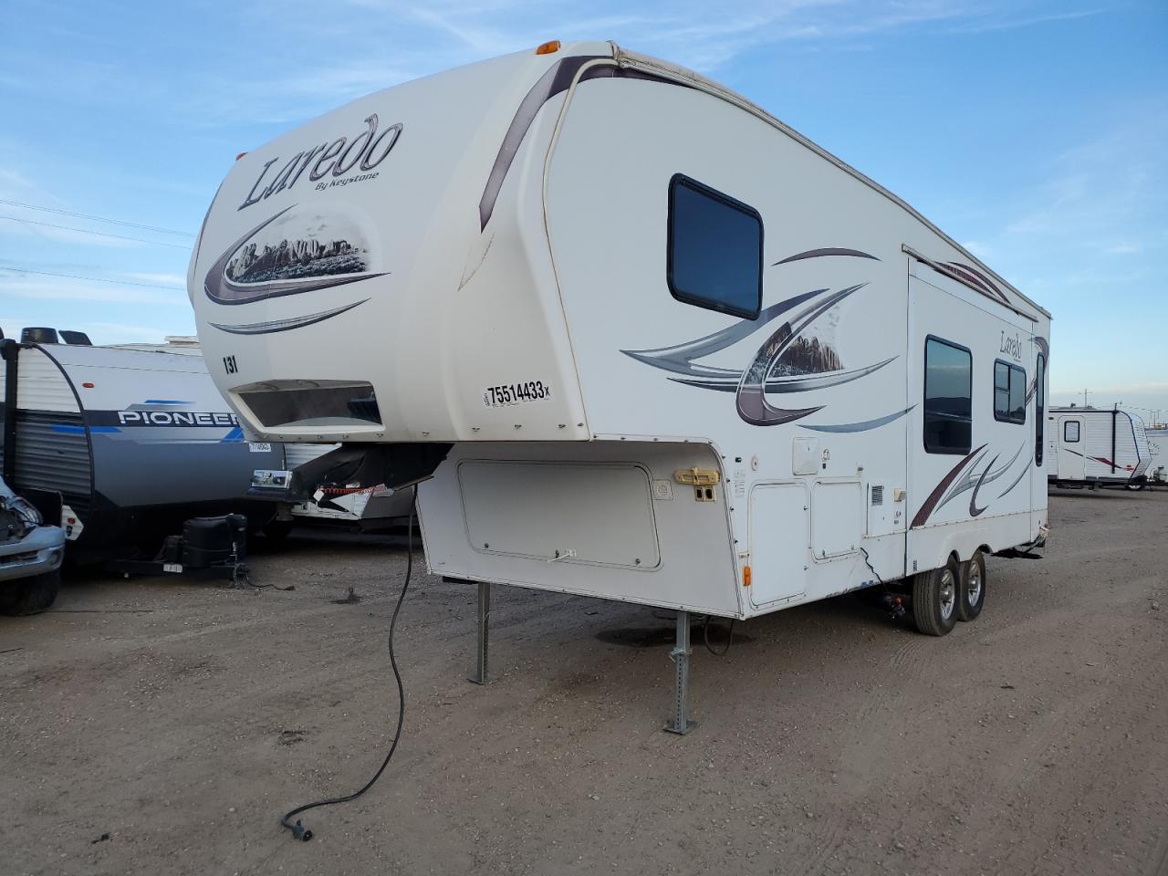 Image 2 of 2010 KEYSTONE LAREDO 2010 with VIN 4YDF26522AE600571