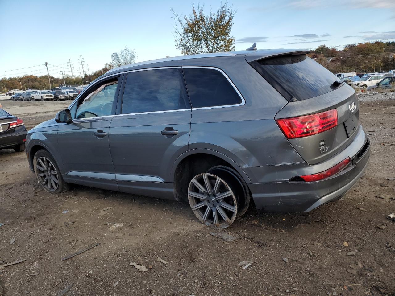 Obraz 2 z 2017 AUDI Q7 PREMIUM 2017 z VIN WA1AHBF72HD056906