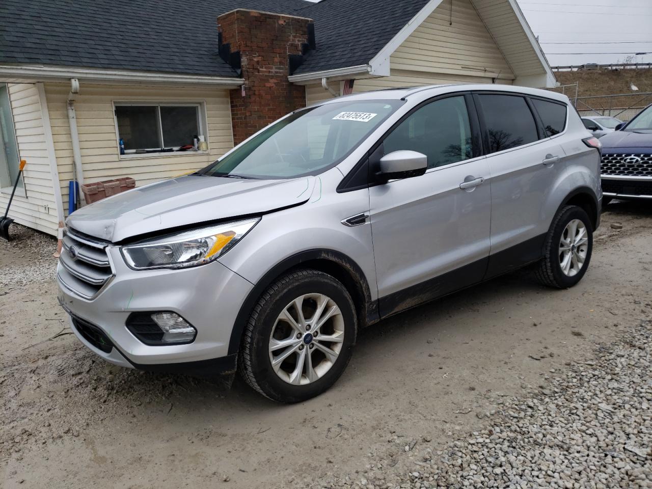 Изображение 2017 FORD ESCAPE SE 2017