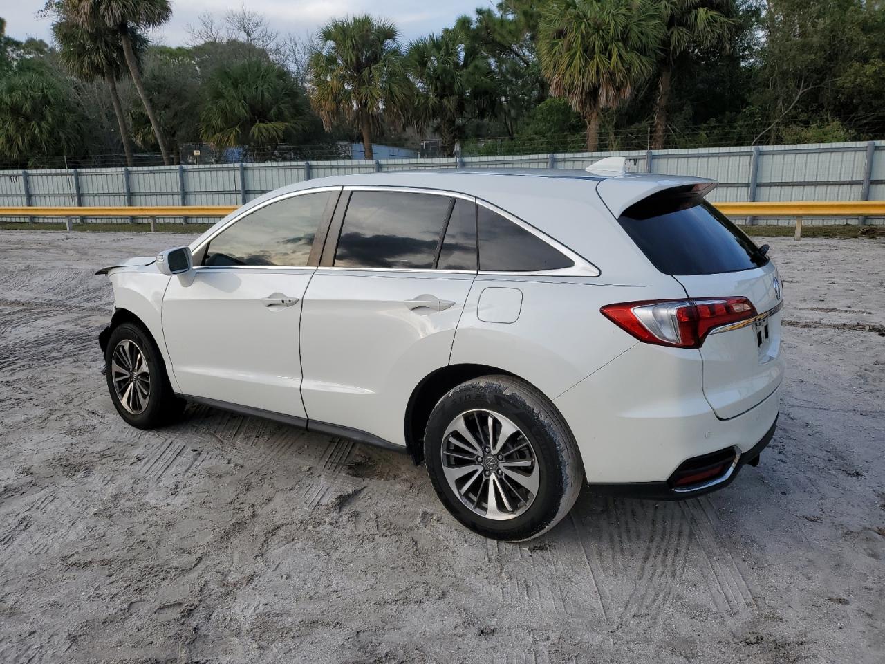 Obraz 2 z 2017 ACURA RDX ADVANCE 2017 z VIN 5J8TB3H79HL018681