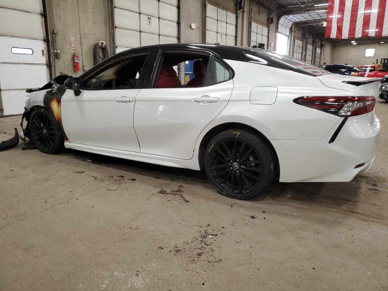 Изображение 2 2022 TOYOTA CAMRY XSE 2022 с VIN 4T1K61BK9NU063024