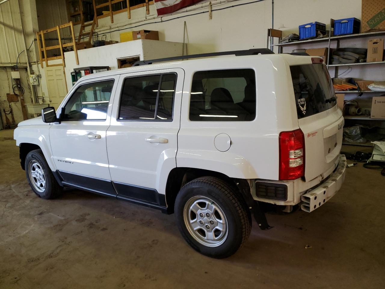 Obraz 2 z 2016 JEEP PATRIOT SPORT 2016 z VIN 1C4NJPBA4GD568031