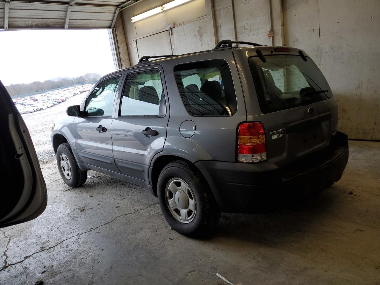 Image 2 of 2007 FORD ESCAPE XLS 2007 with VIN 1FMCU02ZX7KA43705