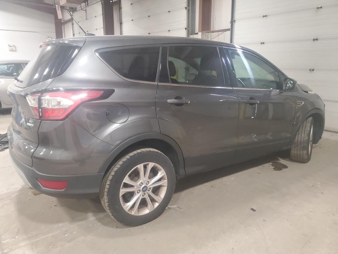 Image 3 of 2017 FORD ESCAPE SE 2017 with VIN 1FMCU9GD3HUB61649