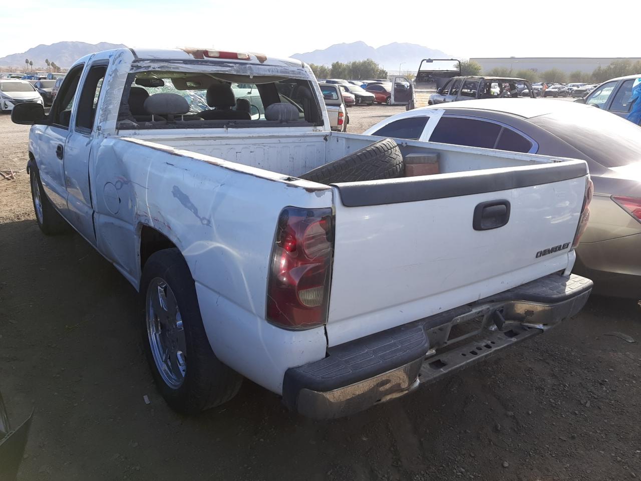 Obraz 2 z 2004 CHEVROLET SILVERADO C1500 2004 z VIN 2GCEC19V341380172